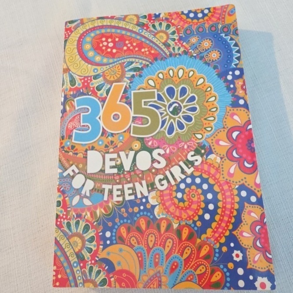 365 Devos for Teen Girls Daily Devotional B&H Kids Paisley Paperback Book